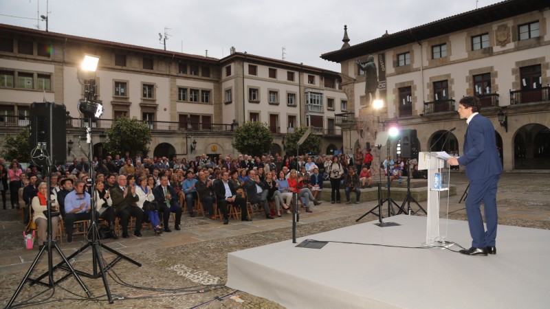 Mitin Gernika Lumo . Jose Mari Gorroño, Unai Rementeria, Andoni Ortuzar